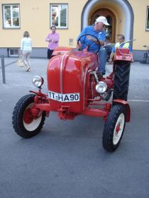 Hüni auf Porsche.JPG